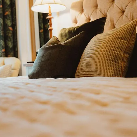 Simonstone Hall Hotell 4*