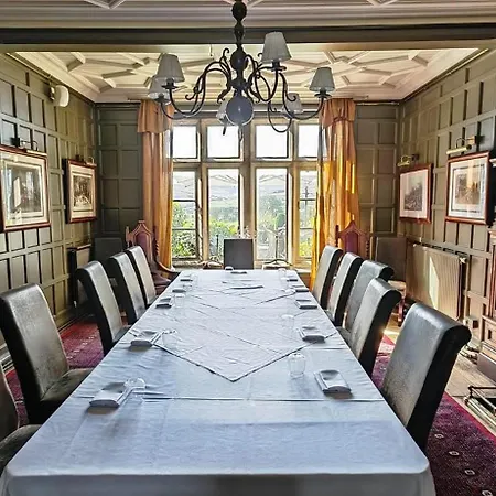 Simonstone Hall فندق